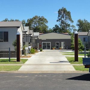 Dalby Tourist Park Hotell Exterior photo