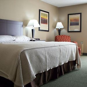 Ramada Stevens Point Hotell Exterior photo