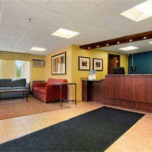 Super 8 Milwaukee West Hotell Wauwatosa Interior photo