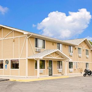 Super 8 By Wyndham Long Prairie Motel Exterior photo