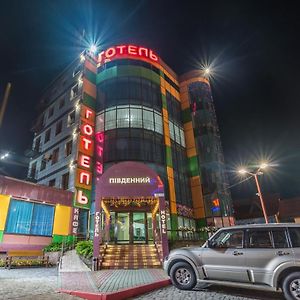 Pivdenniy Hotell Lviv Exterior photo