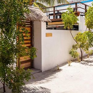 Bito'S Gh Hotell Himmafushi Exterior photo