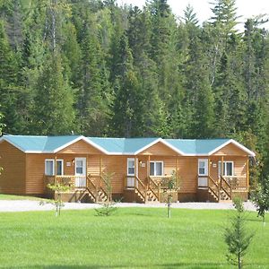 Pourvoiries Des Lacs A Jimmy - Motels Triplex Tadoussac Exterior photo