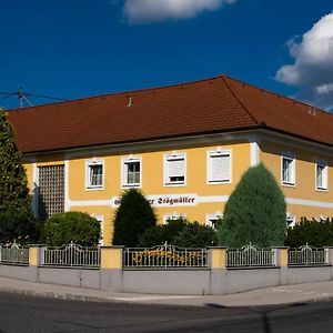 Gaestehaus Stoegmueller Hotell Asten Exterior photo