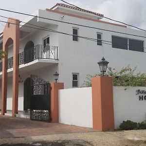 Spanish Dream Hotel Kingston Exterior photo