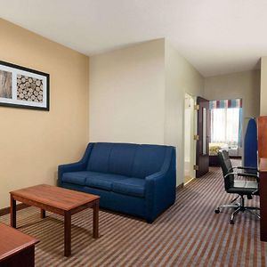 Baymont By Wyndham Elizabethtown Hotell Exterior photo