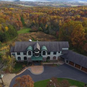 Inn At Wawanissee Point Baraboo Exterior photo