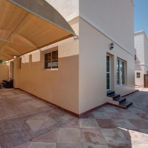 J5 Four Bedroom Villa Holiday Home In Mirdif Dubai Exterior photo