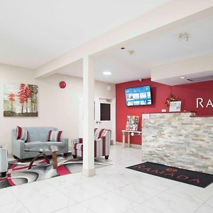 Ramada Limited 100 Mile House Hotell Exterior photo