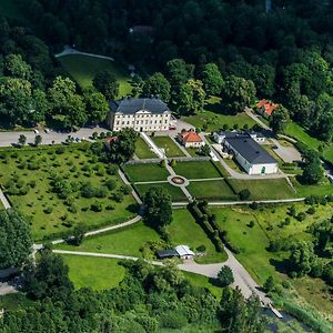 Hedenlunda Slott Hotell Flen Exterior photo