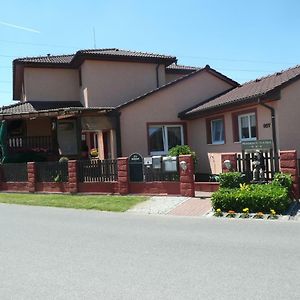 Penzion U Tulaka Hotell Dobřichovice Exterior photo