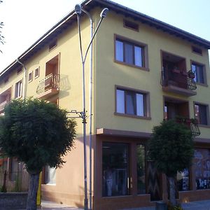 Kesta Za Gosti Fantazia Hotell Trjavna Exterior photo