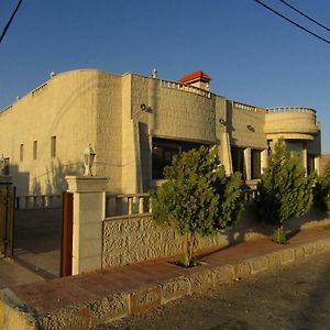 Petra Villa Wadi Musa Exterior photo