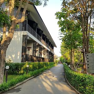 Baan Khung Thara - Ayutthaya Hotell Exterior photo