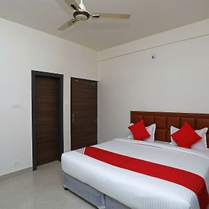 Oyo 23251 Prime Residency Hotell Bhubaneswar Exterior photo