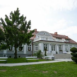 Mazurski Dwor Hotell Olecko Exterior photo