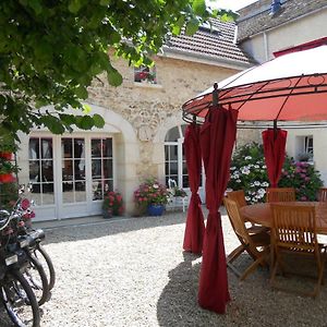 Les Mille Et Une Pierres Bed & Breakfast Mareuil-le-Port Exterior photo