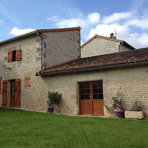 Le Haut Fontaine : Gite 4/5 Pers. Ou Site Entier 9 Pers Hotell Saint-Georges-les-Baillargeaux Exterior photo