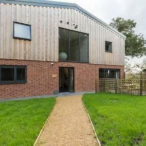 Oak & Hazel, Heath Row Barn Leilighet Overton  Exterior photo