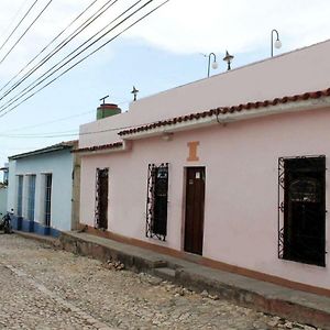 Hostal Los Mellizos Trinidad Hotell La Popa Exterior photo