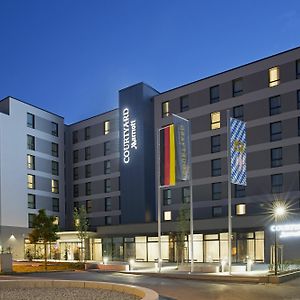 Courtyard By Marriott Oberpfaffenhofen Munich South Hotell Gilching Exterior photo