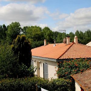 Maison D'Hotes Le Lavoir Hotell Fontaines  Exterior photo