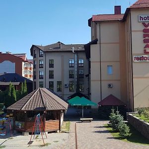 Versal Hotell Ternopil Exterior photo