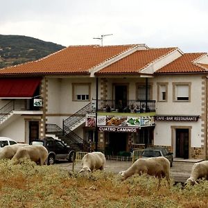 Alojamiento Cr Cuatro Caminos Hotell San Pablo de los Montes Exterior photo