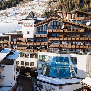 Alpenbad Hotel Hohenhaus Tux Exterior photo