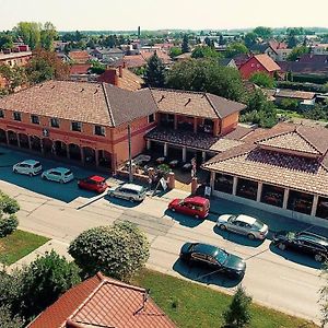 Corvin Pension And Restaurant Hotell Veľký Meder Exterior photo