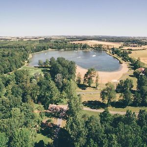 Terres De France - Moncontour Active Park Hotell Exterior photo