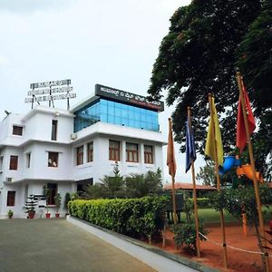 Kumar'S The White House Hotell Mysore Exterior photo