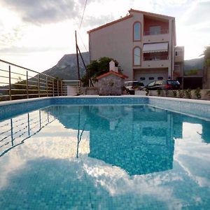 Family Friendly Apartments With A Swimming Pool Klis, Split - 17986 Exterior photo