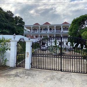 Lord Royale Bed & Breakfast Duncans Exterior photo