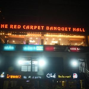 Red Carpet Hotell Gorakhpur Exterior photo