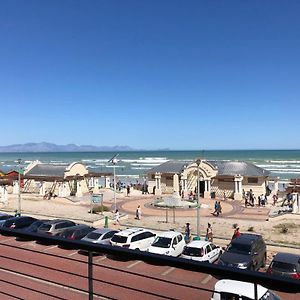 At The Beach - Muizenberg Leilighet Cape Town Exterior photo