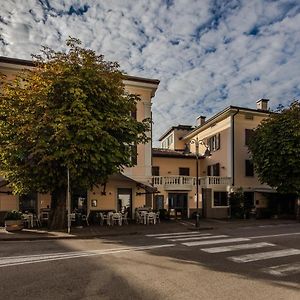 Albergo Caffe Centrale Mezzocorona Exterior photo