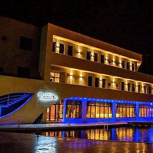 Pik Elegance Hotell Ploieşti Exterior photo