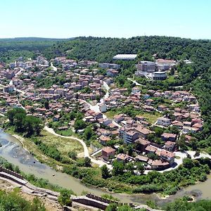 Day And Night Leilighet Veliko Tŭrnovo Exterior photo