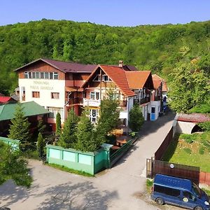 Pensiunea Agroturistica Piscul Soarelui Hotell Cîmpulung Exterior photo